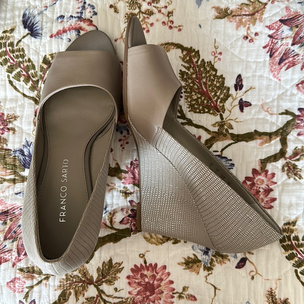 Franco Sarto Wedge Sandals Grey Croc & Leather size 7M